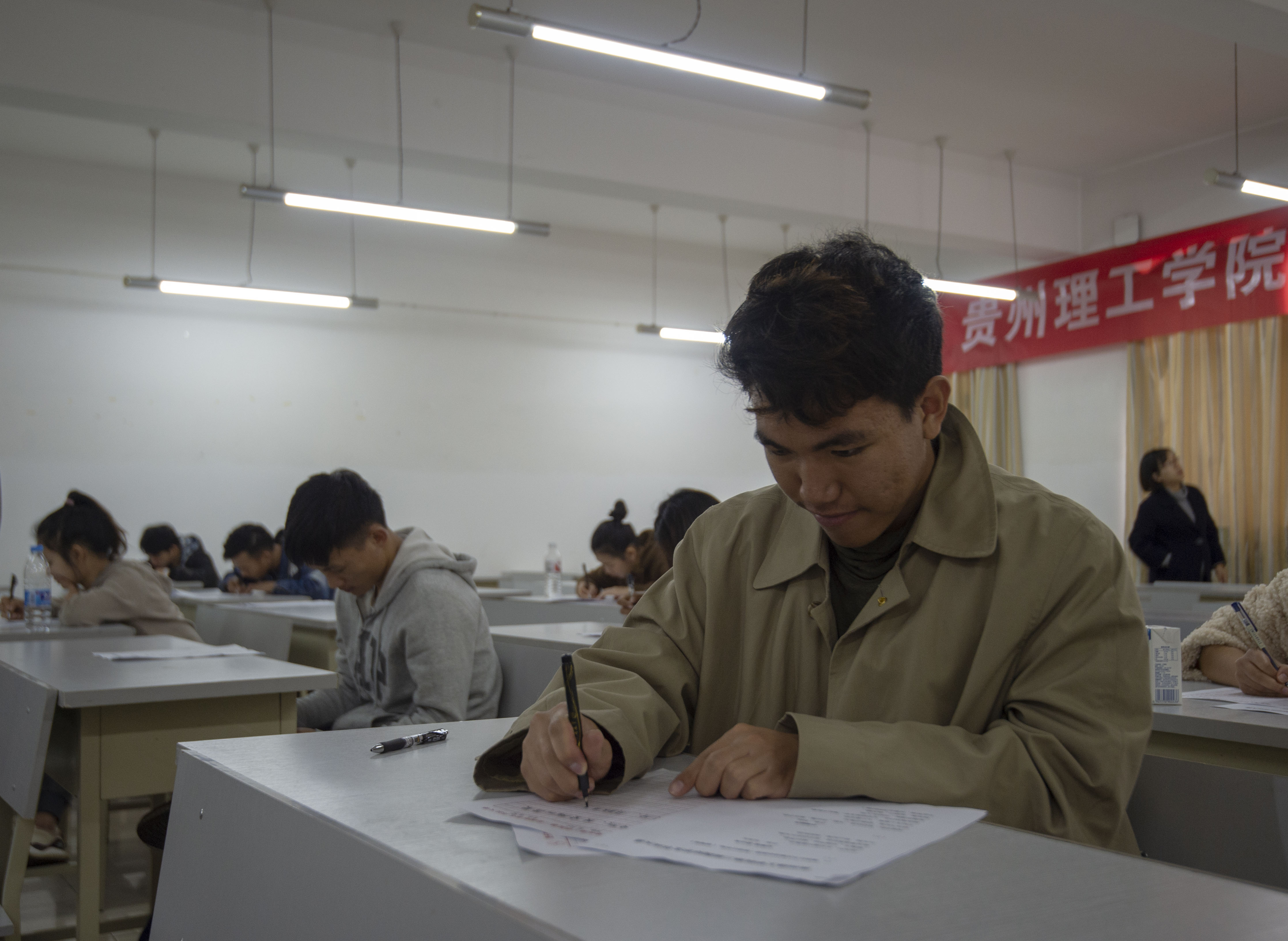 荆州职业技校学院_荆州理工职业学院读一年多少钱_荆州理工职业学院金