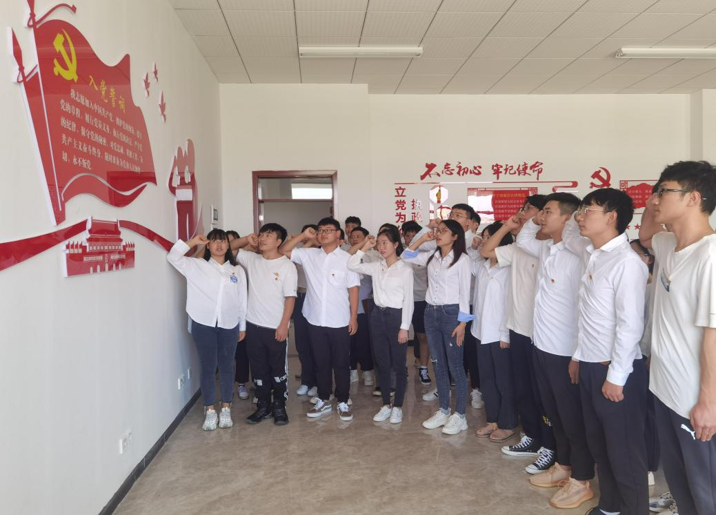 学生党支部学习"七一"重要讲话 重温入党誓词-大数据学院