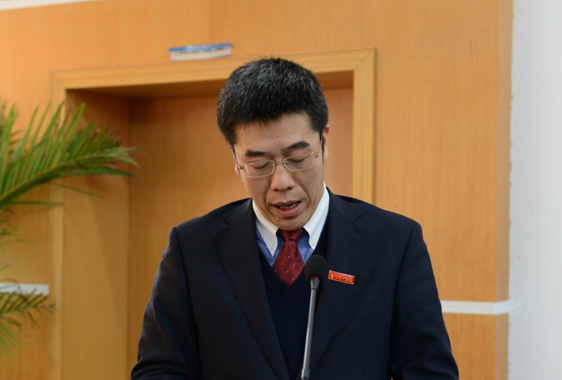 校长龙奋杰代表学校作工作报告省教育厅党组成员,副厅长级督学杨勇