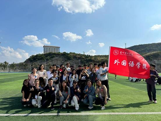 教职工参加金秋校园跑活动